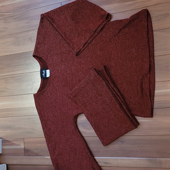 Nwt MARALLIS heavy knit top with detachable collar/scarf - Picture 5 of 7